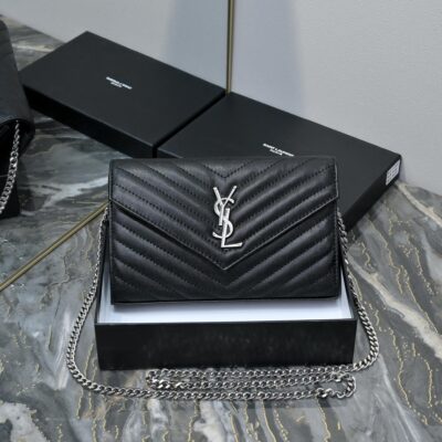 Envelope Chain Wallet Silver Caviar