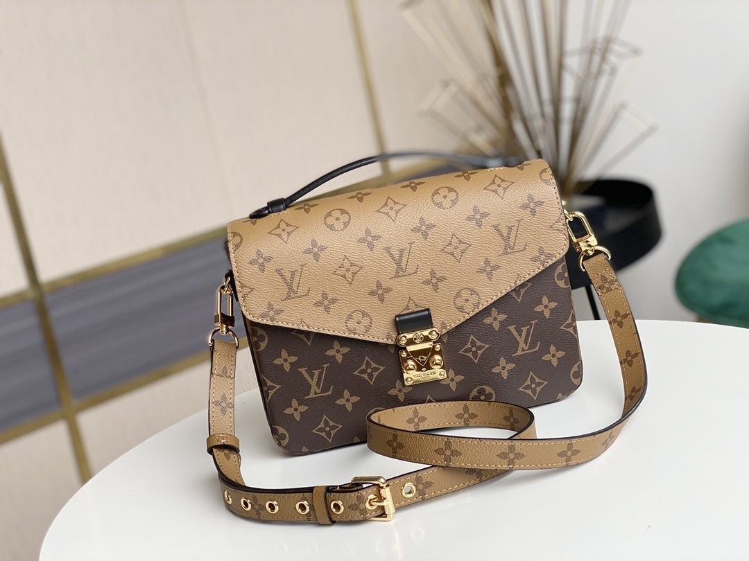 Pochette Métis Monogram